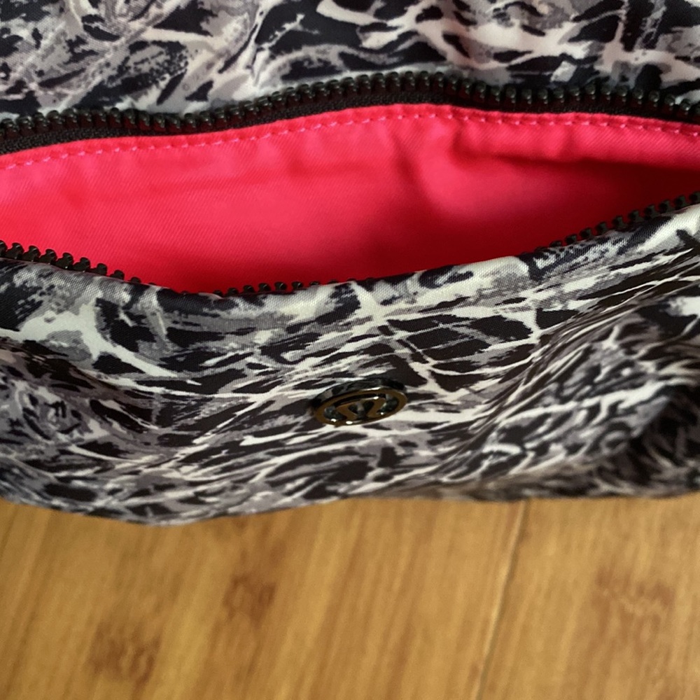 Lululemon Adjustable Strap Bag - image 4